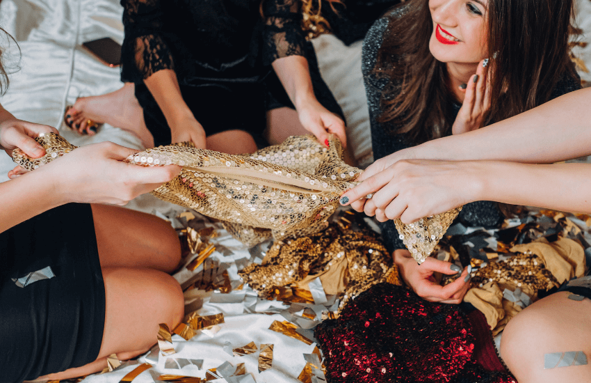 Zo voeg je op een makkelijke manier feestelijke flair toe aan je outfits